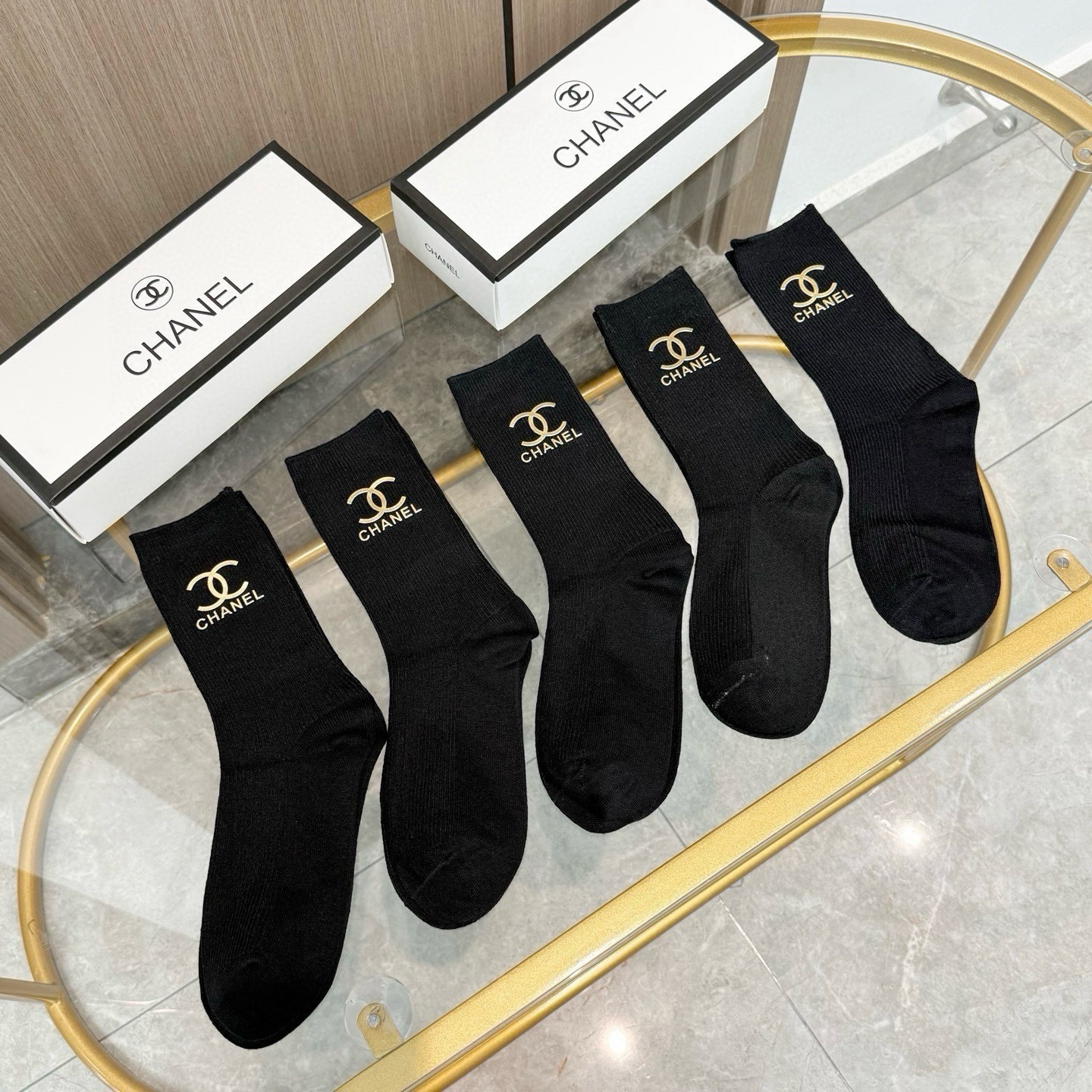 配包装【一盒五双】CHANEL 香奈儿高版本 ～好看到爆炸 CHANEL 袜子。双针烫印羊绒中筒袜，超软