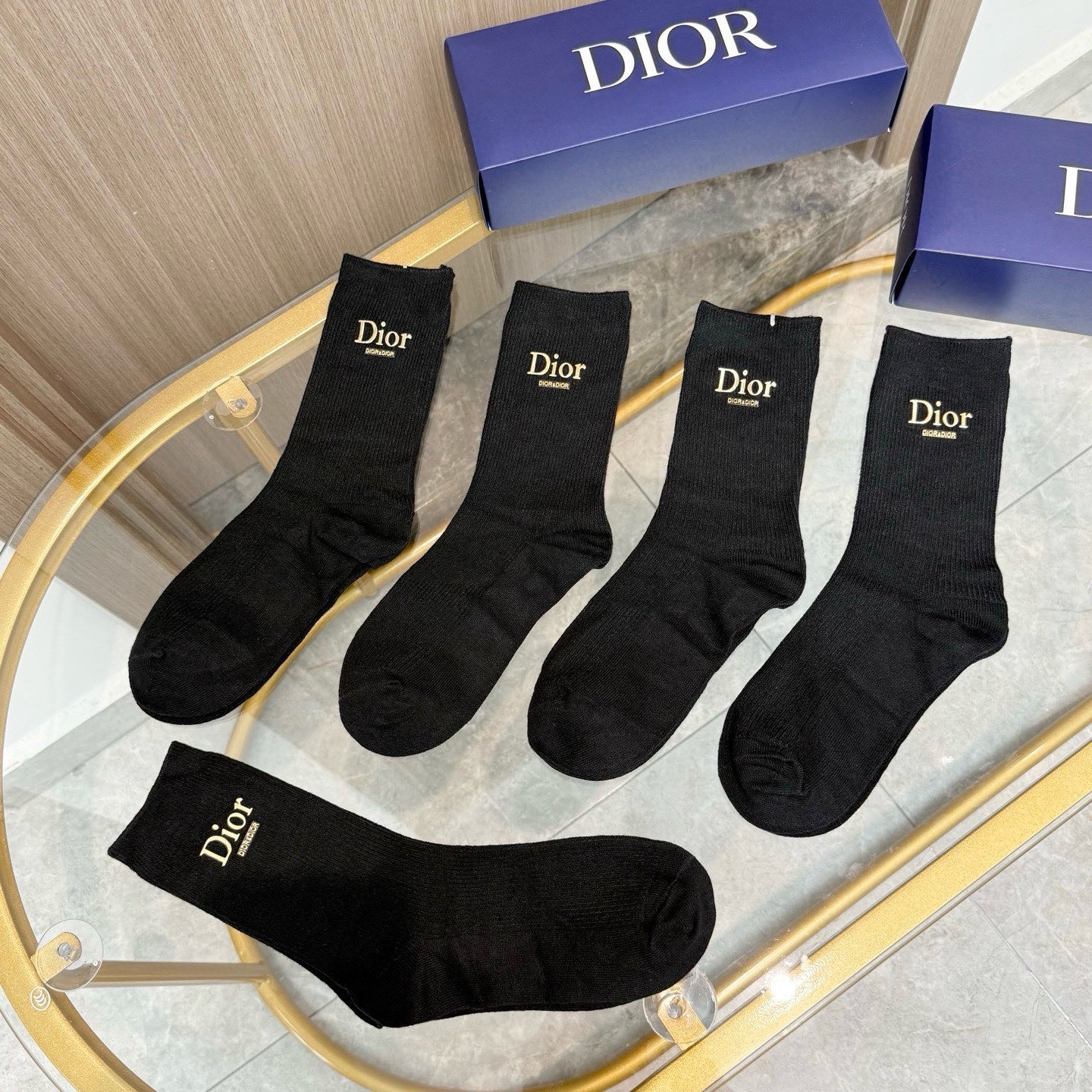 配包装【一盒五双】DIOR 迪奥高版本 ～好看到爆炸 DIOR 袜子。双针烫印羊绒中筒袜，超软糯。。潮人