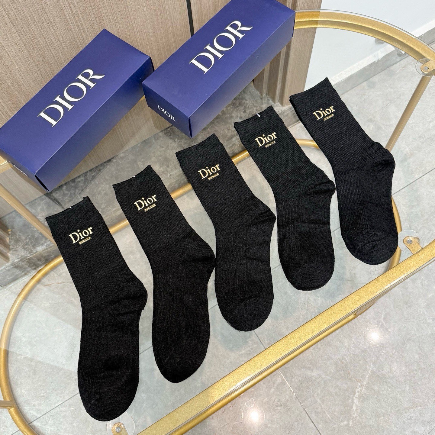 配包装【一盒五双】DIOR 迪奥高版本 ～好看到爆炸 DIOR 袜子。双针烫印羊绒中筒袜，超软糯。。潮人