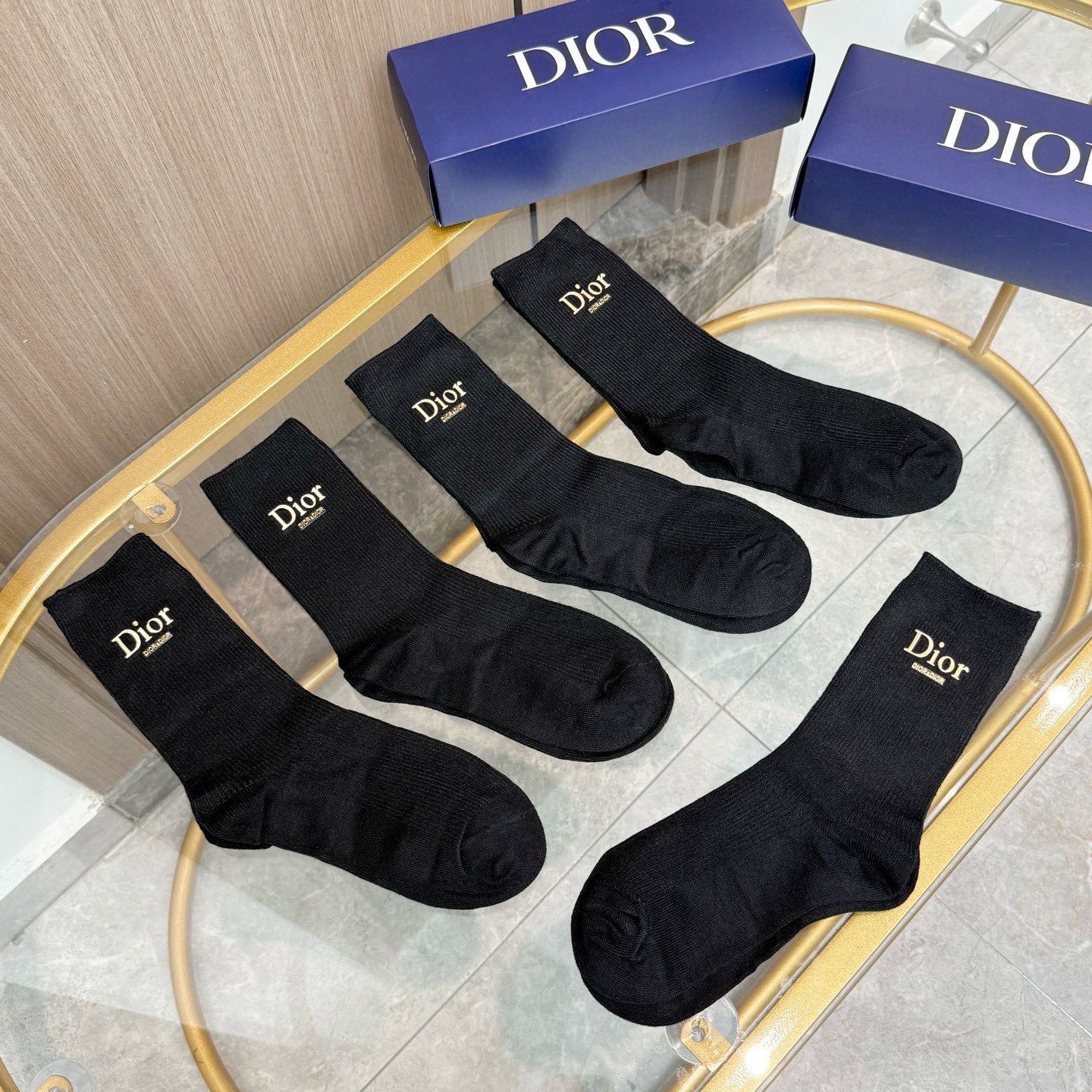 配包装【一盒五双】DIOR 迪奥高版本 ～好看到爆炸 DIOR 袜子。双针烫印羊绒中筒袜，超软糯。。潮人