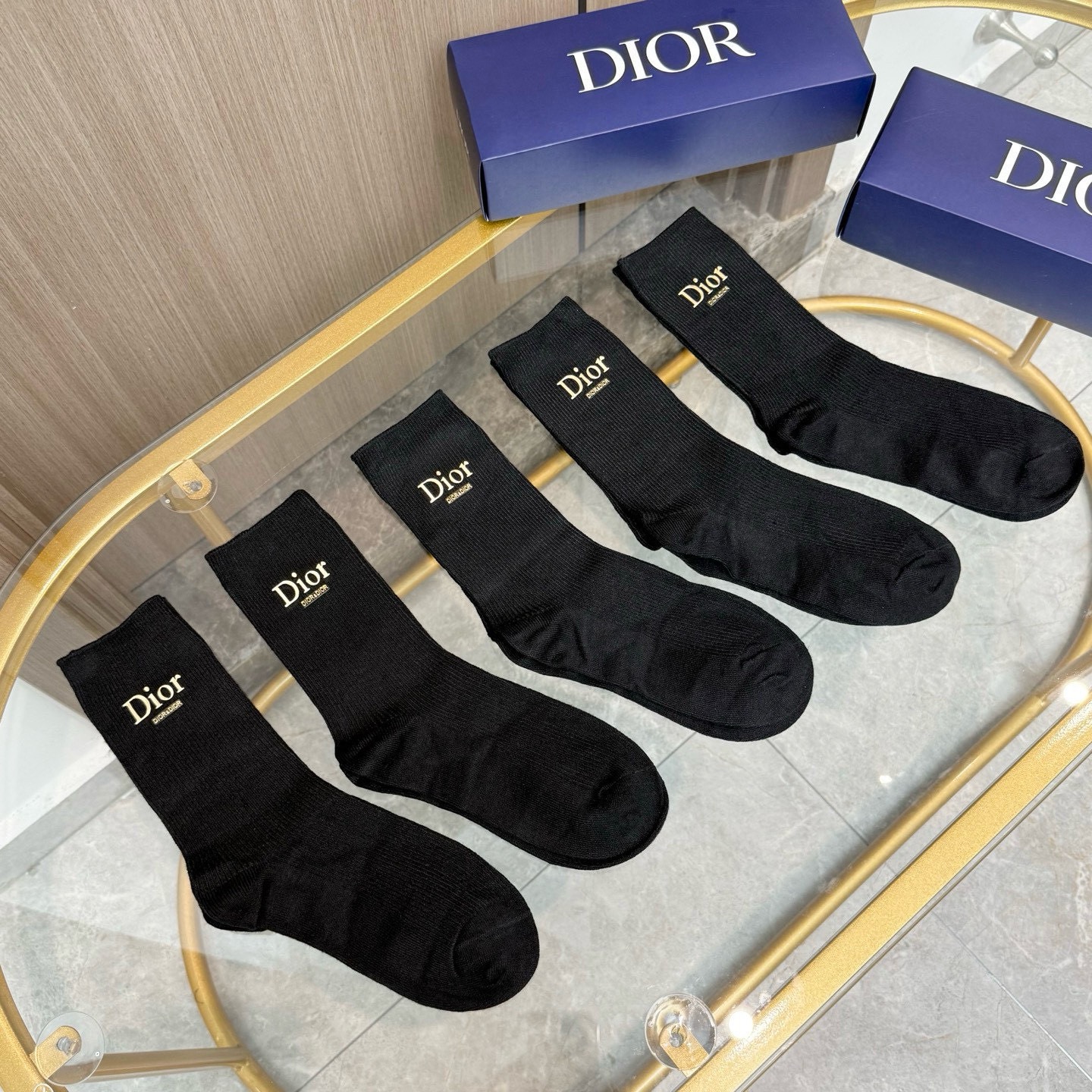 配包装【一盒五双】DIOR 迪奥高版本 ～好看到爆炸 DIOR 袜子。双针烫印羊绒中筒袜，超软糯。。潮人