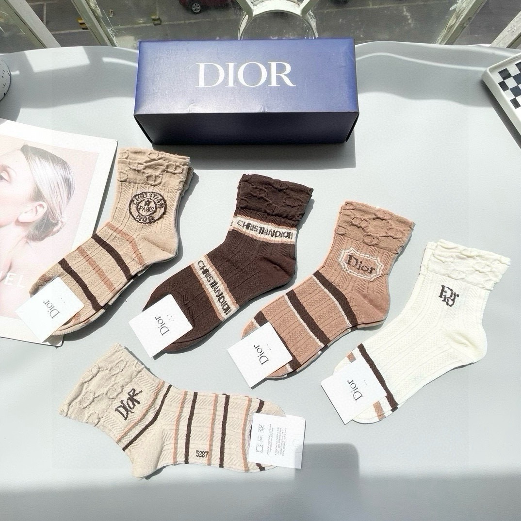 配包装【一盒五双】🌟欧美大牌 Dior迪奥 好看到爆炸欧美大牌中筒袜。男女款🌟潮人必不能少的专柜代购品质