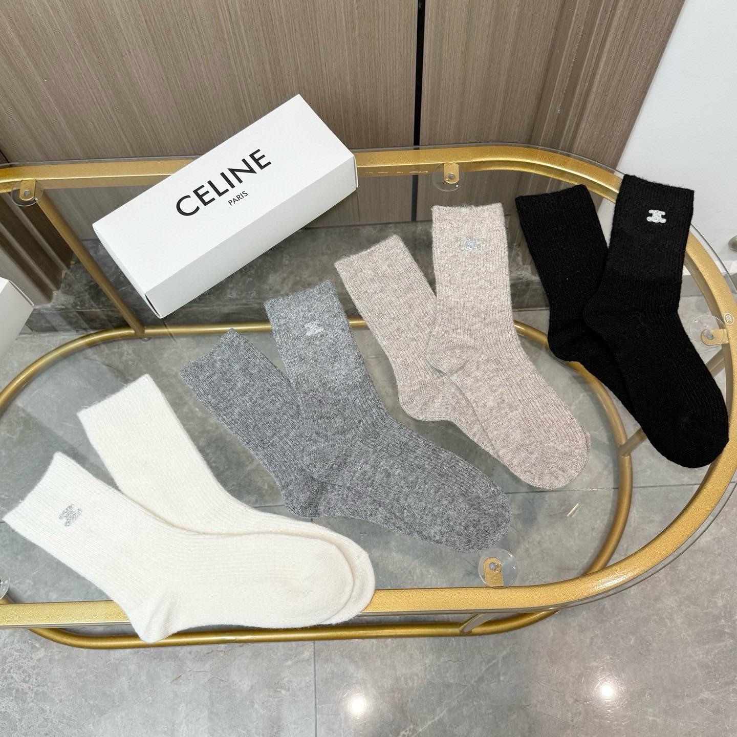 配包装【一盒四双】CELINE 赛琳高版本 ～好看到爆炸 CELINE 袜子。烫印羊绒中筒袜，超软糯。。