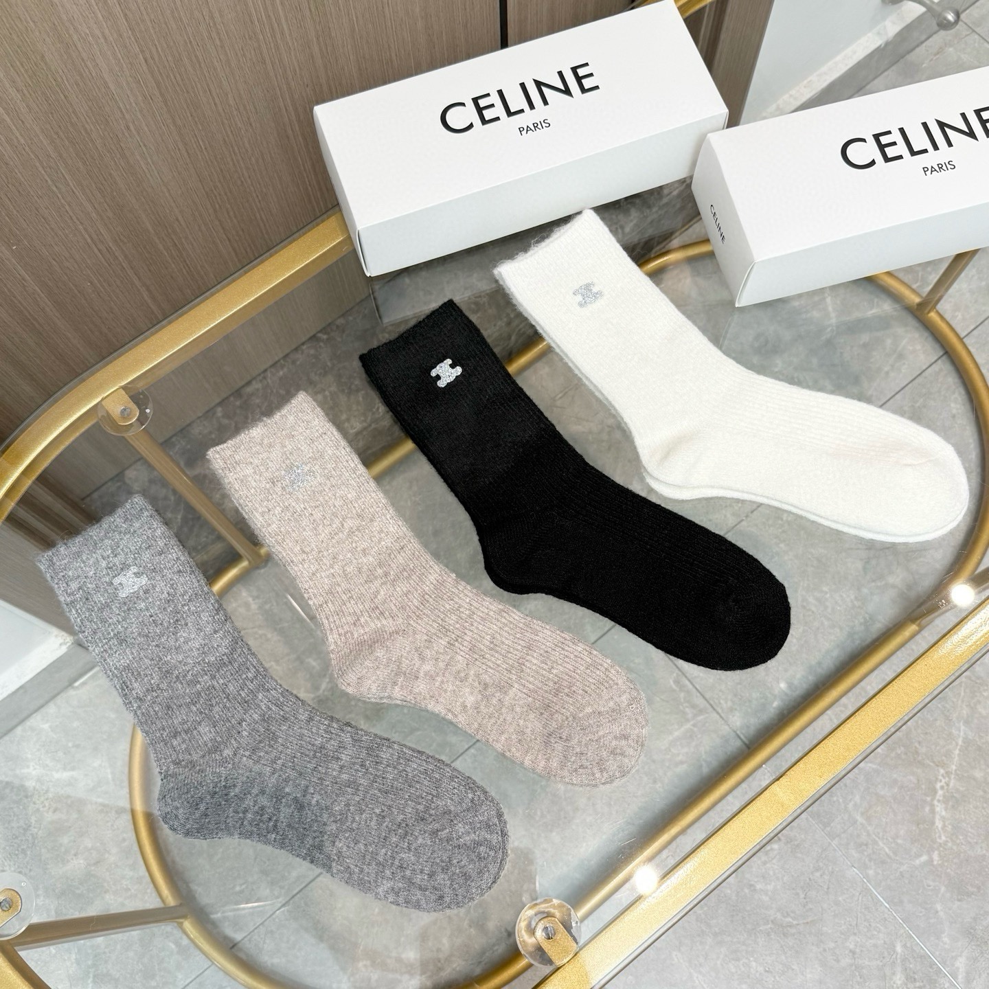 配包装【一盒四双】CELINE 赛琳高版本 ～好看到爆炸 CELINE 袜子。烫印羊绒中筒袜，超软糯。。
