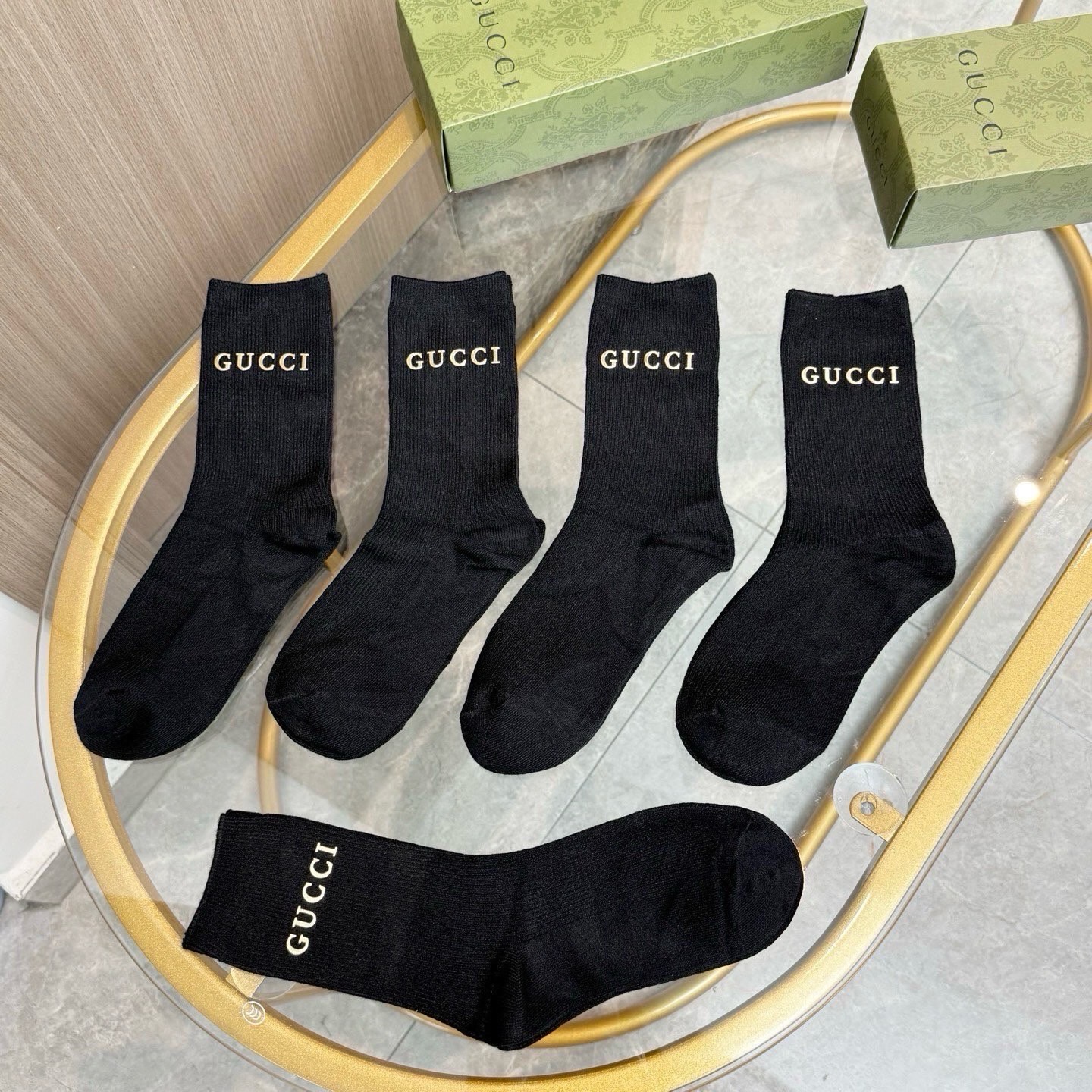配包装【一盒五双】GUCCI 古奇高版本 ～好看到爆炸 GUCCI 袜子。双针烫印羊绒中筒袜，超软糯。。