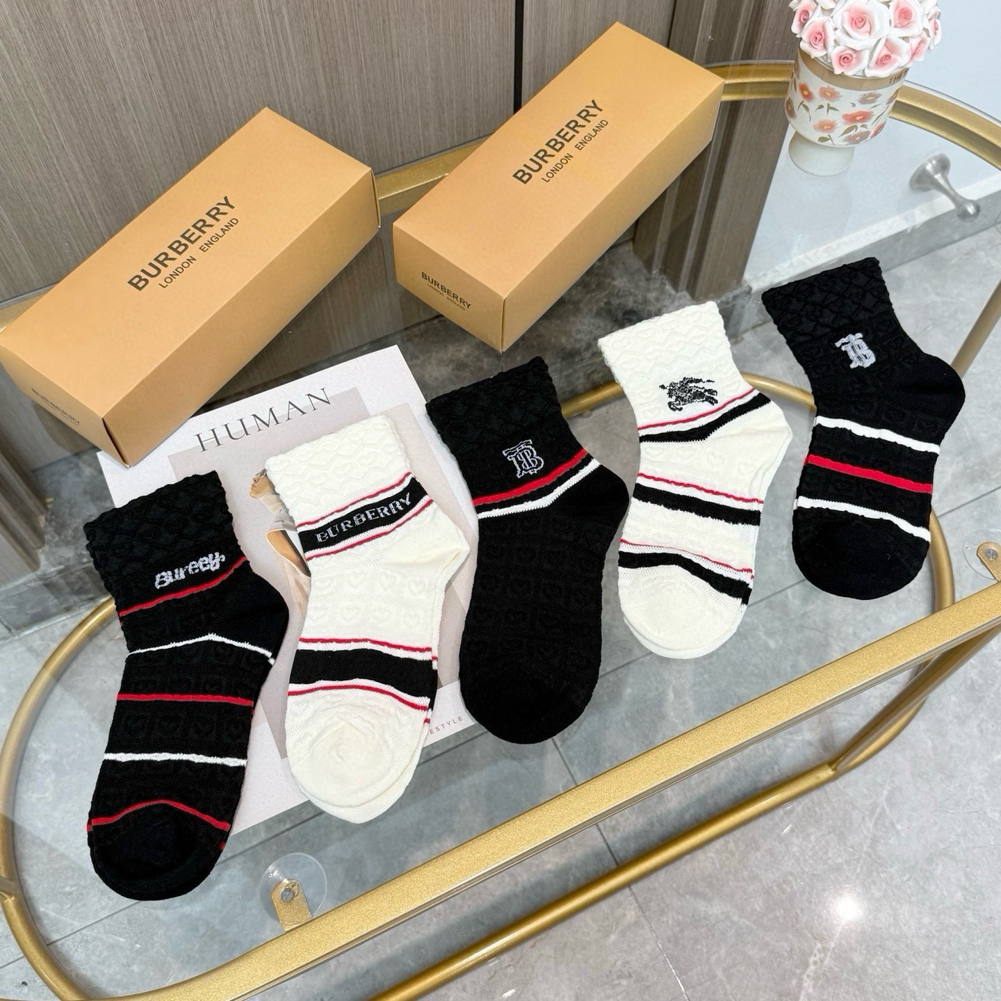 配包装【一盒五双】巴宝莉专柜最新款巴格中筒袜子❗️巴家专柜同步中筒袜，经典网红爆款袜子INS高端潮袜超抢