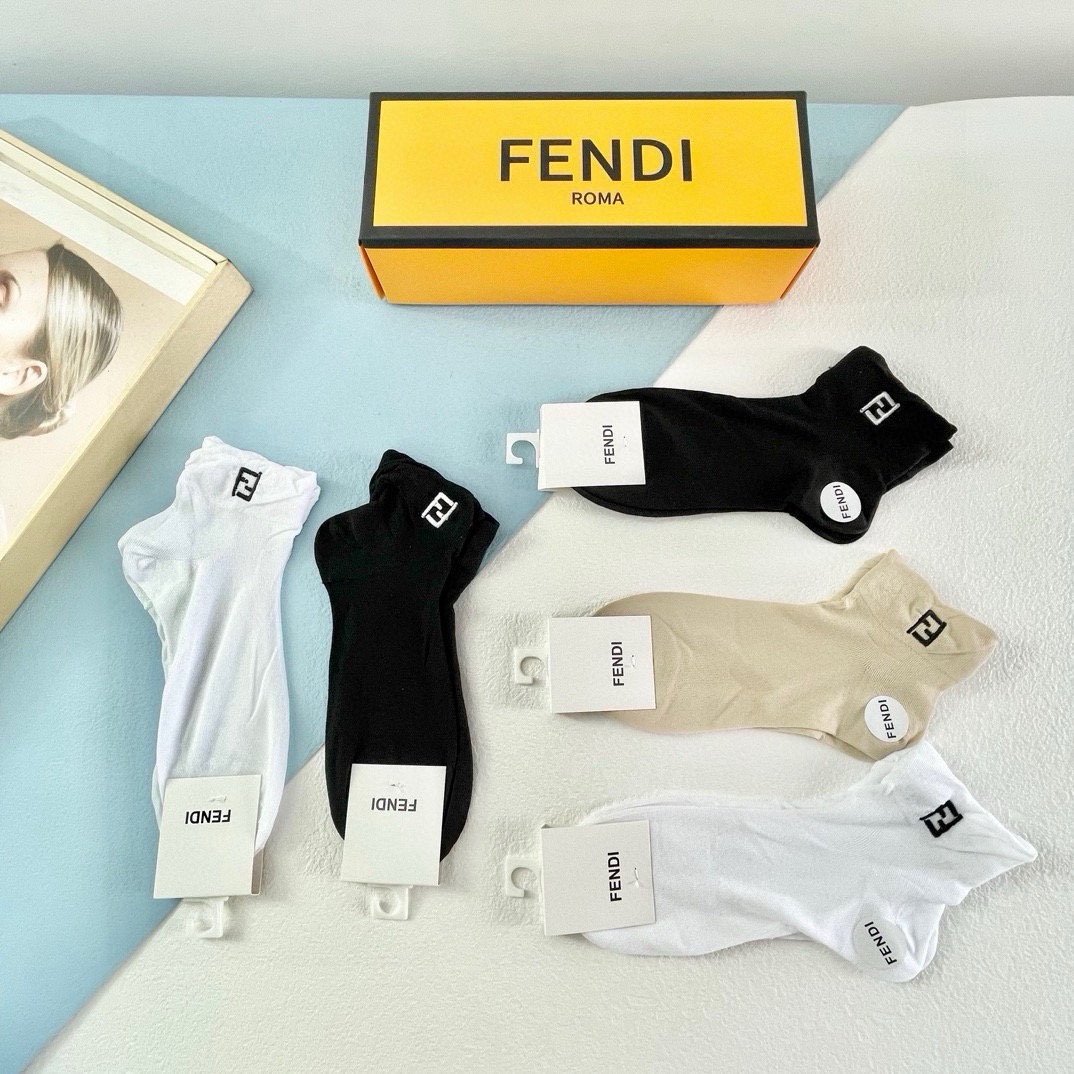 配包装【一盒五双】🌟FENDI芬迪🌟高版本 ～好看到爆炸 欧美大牌男女款船袜。🌟潮人必不能少的专柜代购品