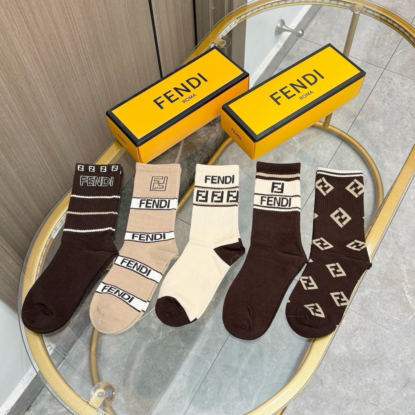 配包装【一盒五双】FENDI · 芬迪❗️大F新品高筒袜子❗️超级经典的双F标志，纯棉材质制造，透气舒适