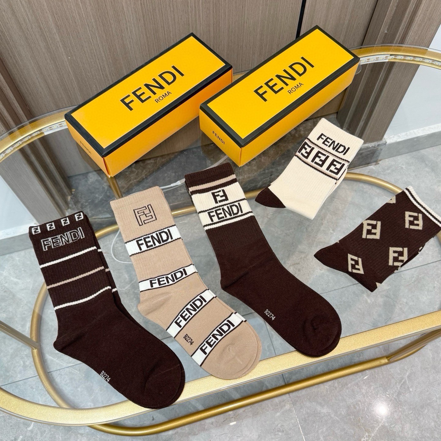配包装【一盒五双】FENDI · 芬迪❗️大F新品高筒袜子❗️超级经典的双F标志，纯棉材质制造，透气舒适