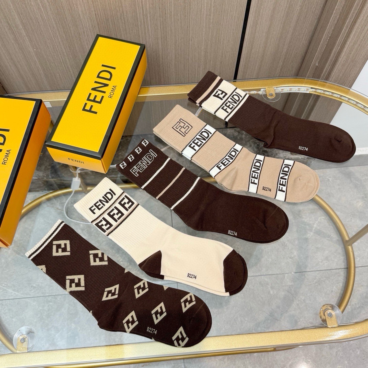 配包装【一盒五双】FENDI · 芬迪❗️大F新品高筒袜子❗️超级经典的双F标志，纯棉材质制造，透气舒适