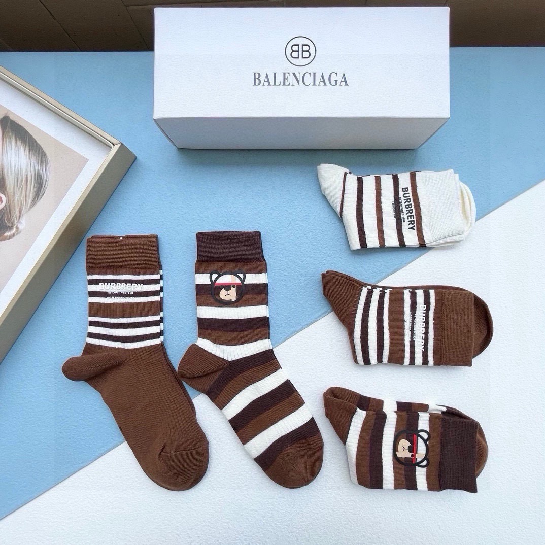 配包装【一盒五双】BALENCIAGA · 巴黎世家🌟 高品质。好看到爆炸欧美大牌高筒袜。男女款🌟潮人必