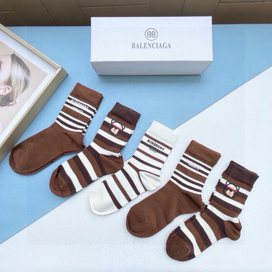 配包装【一盒五双】BALENCIAGA · 巴黎世家🌟 高品质。好看到爆炸欧美大牌高筒袜。男女款🌟潮人必