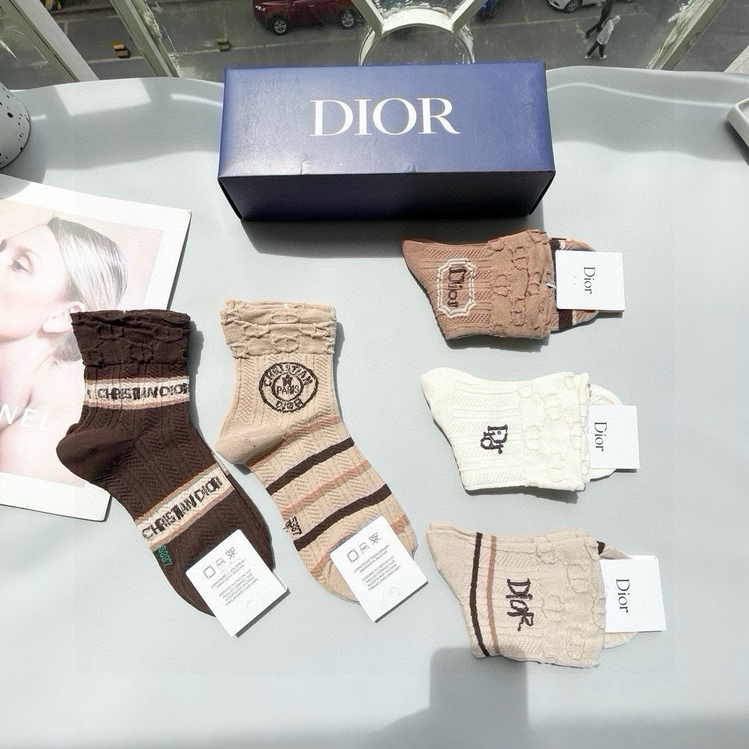 配包装【一盒五双】🌟欧美大牌 Dior迪奥 好看到爆炸欧美大牌中筒袜。男女款🌟潮人必不能少的专柜代购品质