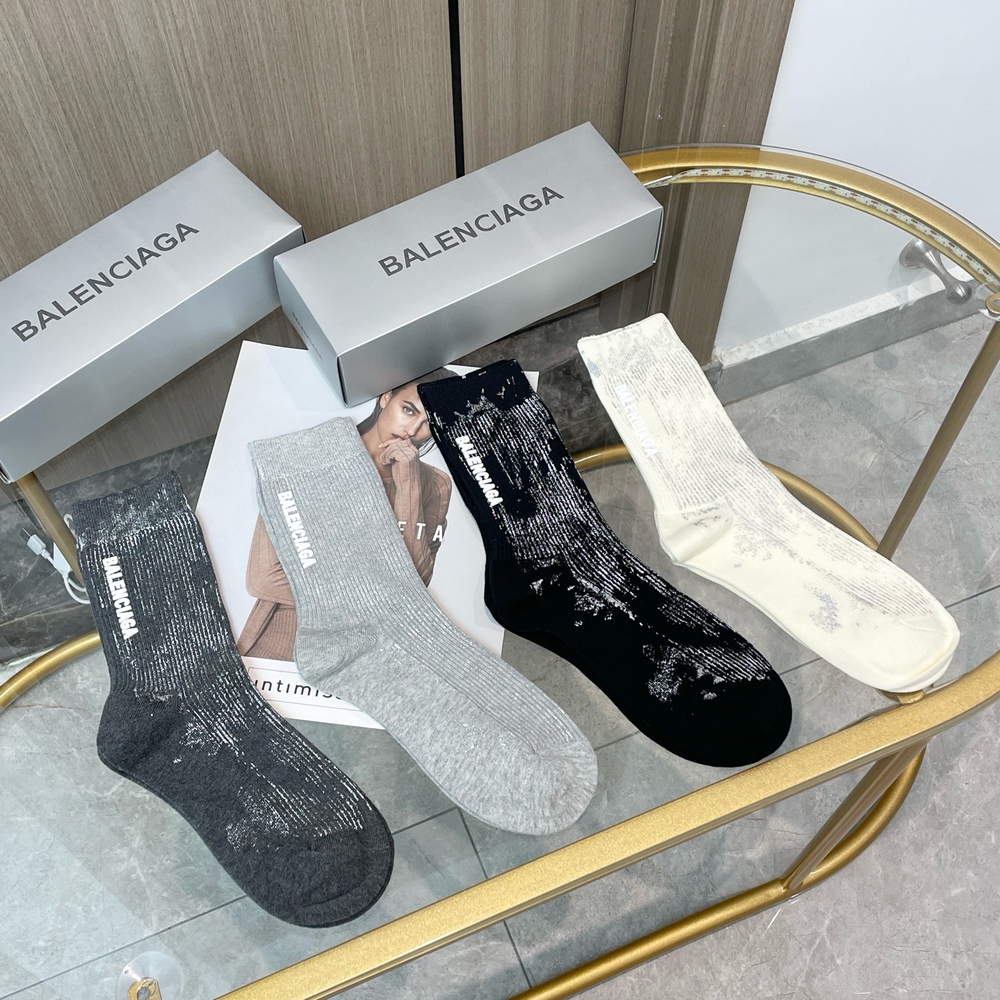 配包装【一盒四双】BALENCIAGA · 巴黎世家 ❗️超级爆款网红袜子 巴黎家官网同步硅胶字母小腿袜