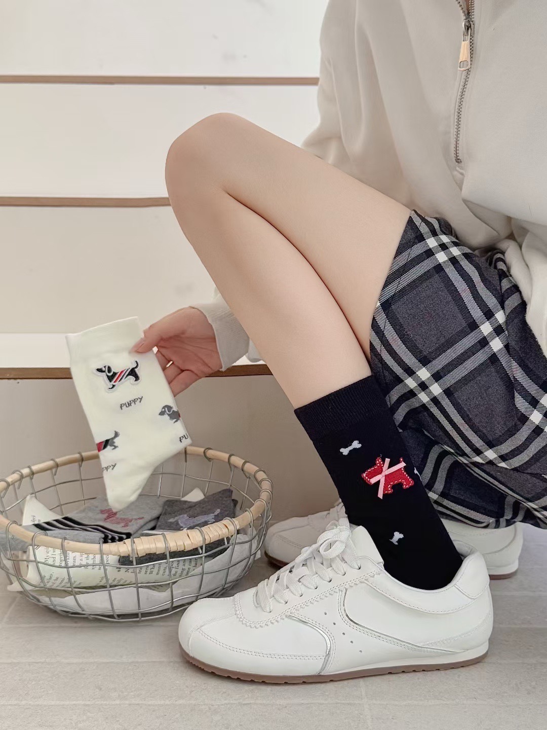 配包装【一盒四双】。THOM BROWNE · 桑姆 布朗尼❗️TB超级爆款网红中筒袜子❗️经典三条杠搭