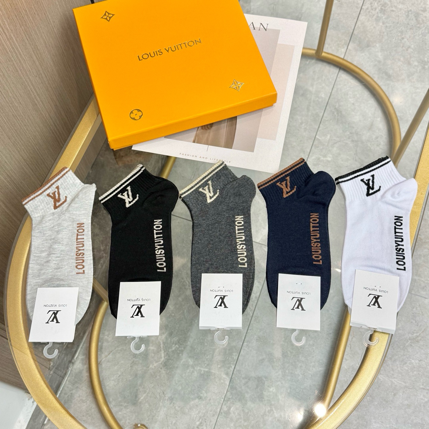 配包装【一盒五双】🌟LV 路易威登 爆款 船袜🌟高版本 ～好看到爆炸 欧美大牌船袜。男女款🌟潮人必不能少