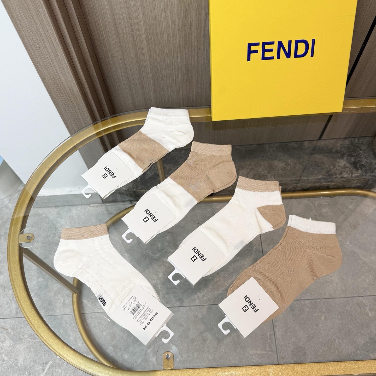 配包装【一盒五双】🌟FENDI芬迪🌟高版本 ～好看到爆炸 欧美大牌男女款船袜。🌟潮人必不能少的专柜代购品