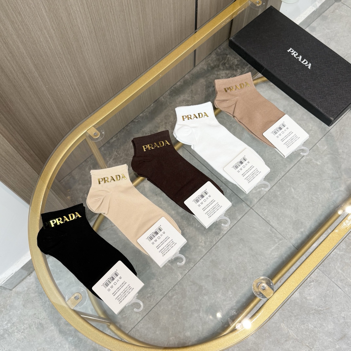 配包装【一盒五双】PRADA · 普拉达❗️PRADA家新品烫金短筒男女款袜子❗️专柜同步长袜，超级经典