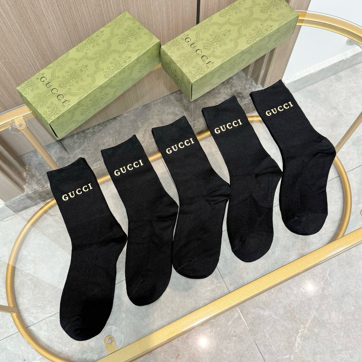 配包装【一盒五双】GUCCI 古奇高版本 ～好看到爆炸 GUCCI 袜子。双针烫印羊绒中筒袜，超软糯。。
