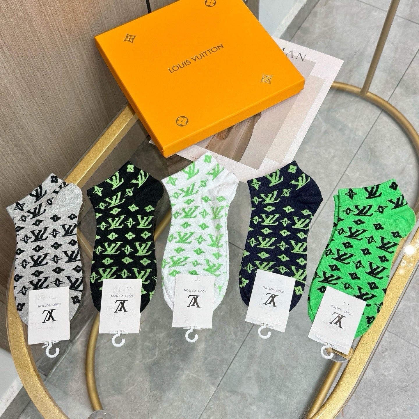 配包装【一盒五双】🌟LV 路易威登 爆款 船袜🌟高版本 ～好看到爆炸 欧美大牌船袜。男女款🌟潮人必不能少