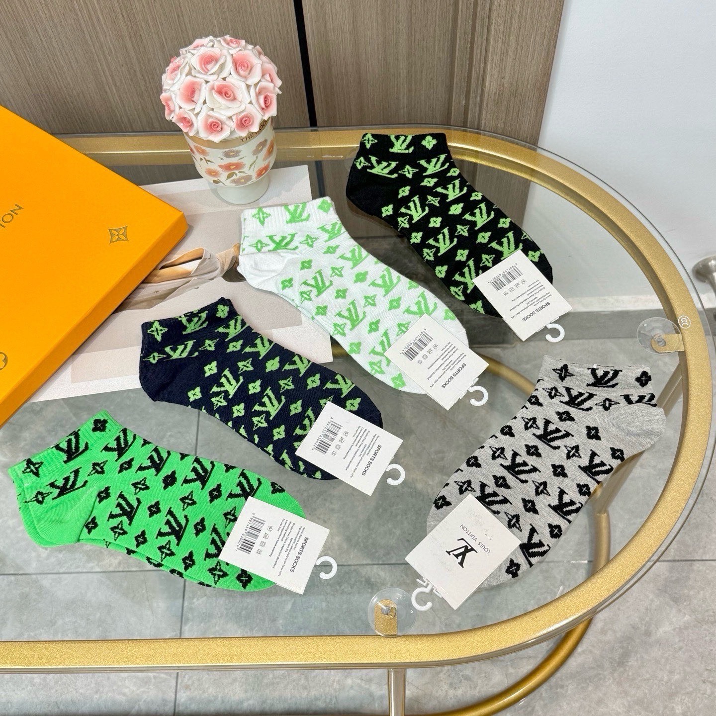 配包装【一盒五双】🌟LV 路易威登 爆款 船袜🌟高版本 ～好看到爆炸 欧美大牌船袜。男女款🌟潮人必不能少