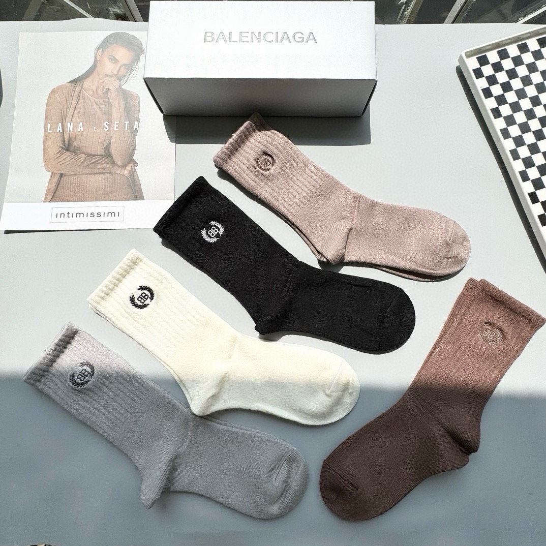 配包装【一盒五双】 BALENCIACA 巴黎世家 高版本 ～好看到爆炸双 B 袜子。羊绒袜，超软糯。。