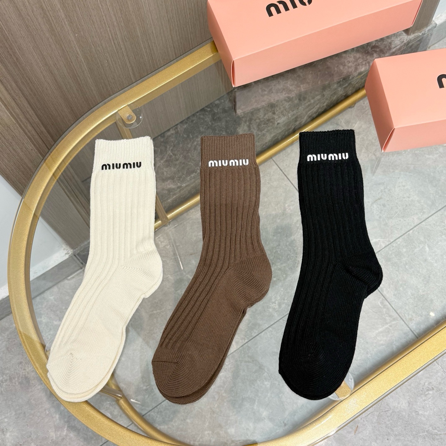 配包装【一盒三双】miumiu · 缪缪❗️高品质。超级爆款网红袜子❗️miu家官网同步饰品字母中筒袜，
