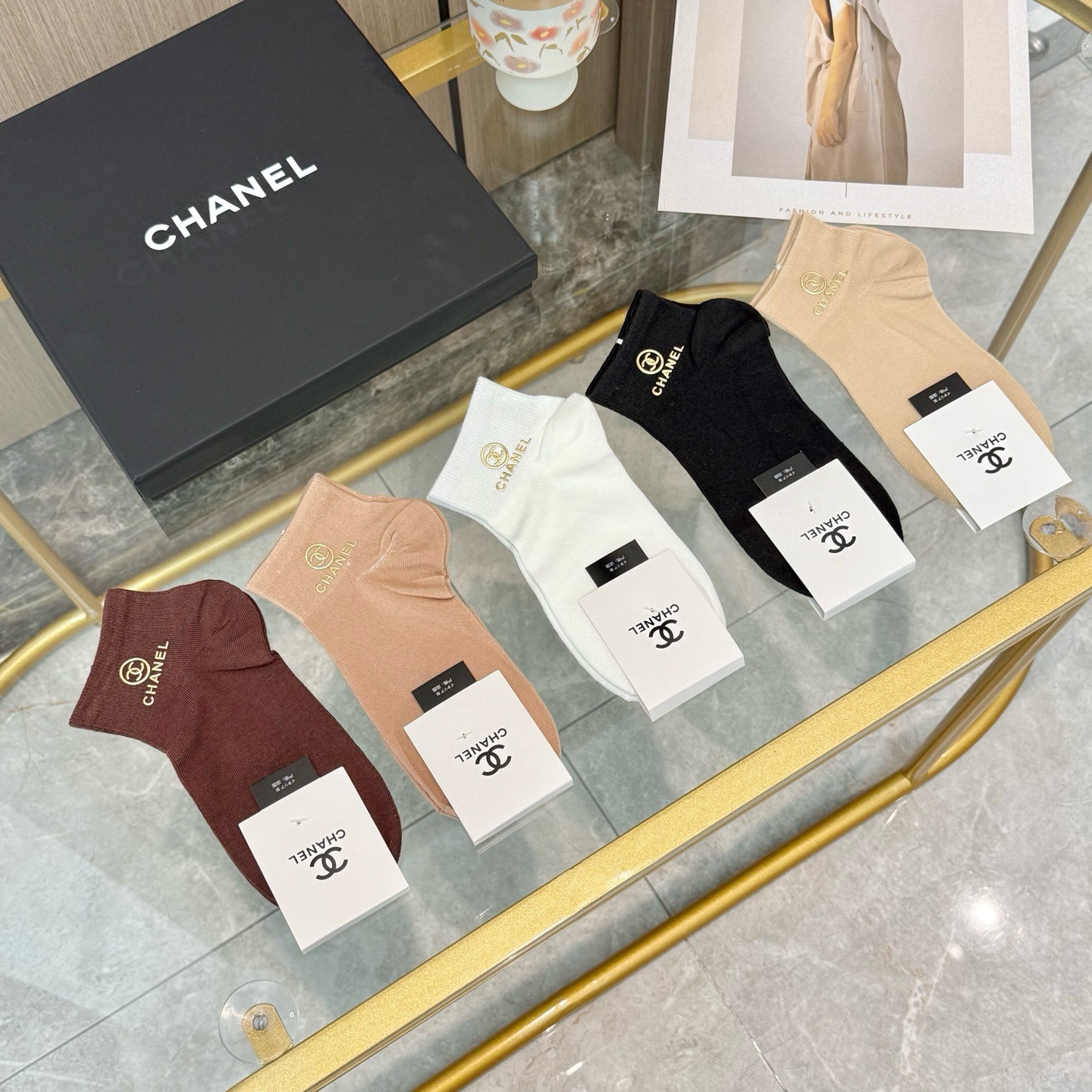 配包装【一盒五双】CHANEL · 香奈儿❗️小香家新品烫金短筒男女款袜子❗️专柜同步长袜，超级经典的小