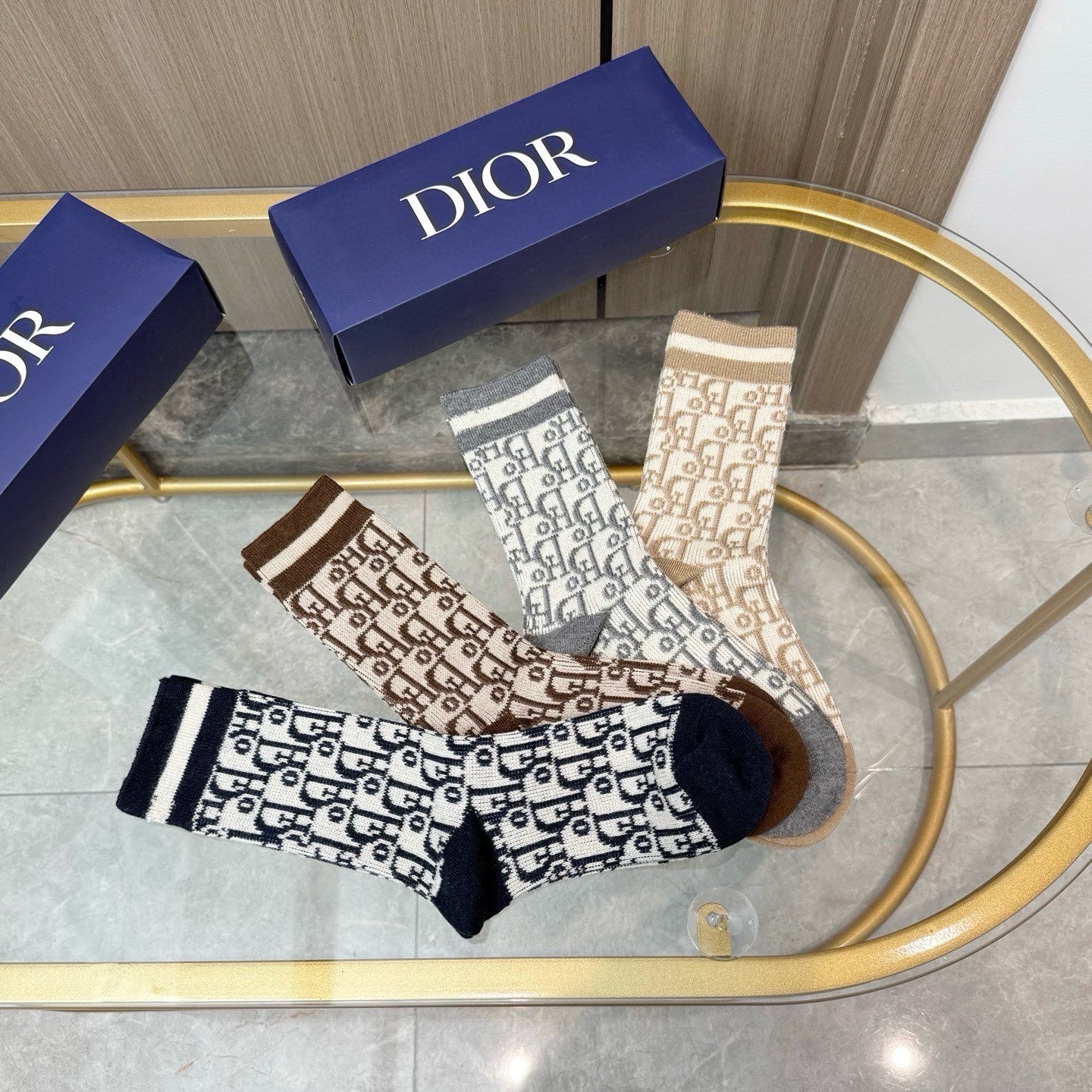 配包装【一盒四双】DIOR迪奥高版本 ～好看到爆炸CD 袜子。羊绒袜，超软糯。。潮人必不能少的CD专柜代