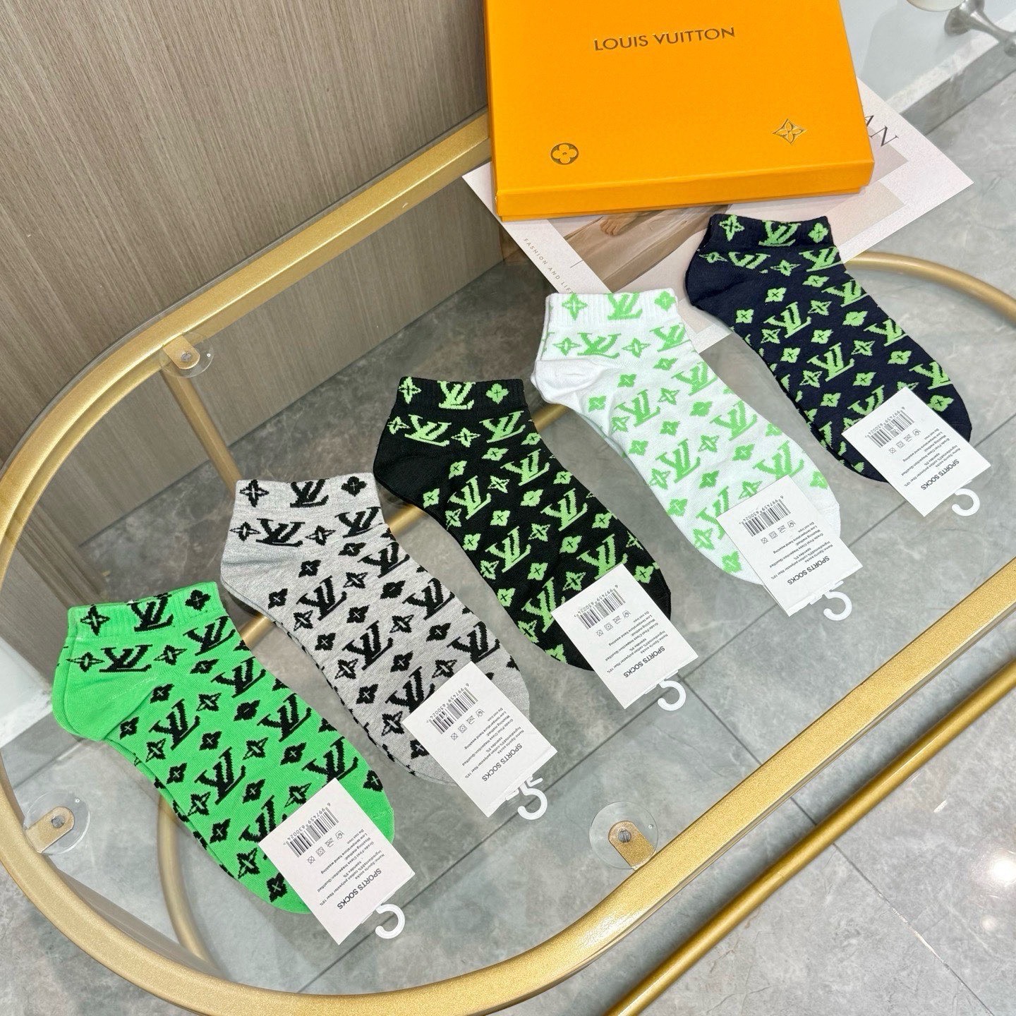 配包装【一盒五双】🌟LV 路易威登 爆款 船袜🌟高版本 ～好看到爆炸 欧美大牌船袜。男女款🌟潮人必不能少