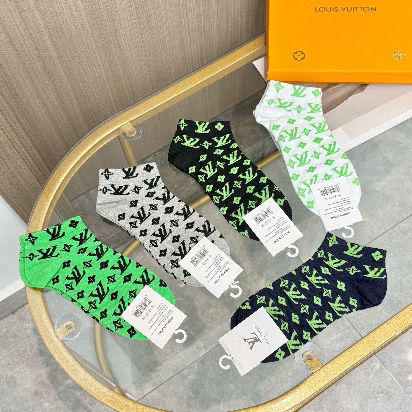 配包装【一盒五双】🌟LV 路易威登 爆款 船袜🌟高版本 ～好看到爆炸 欧美大牌船袜。男女款🌟潮人必不能少