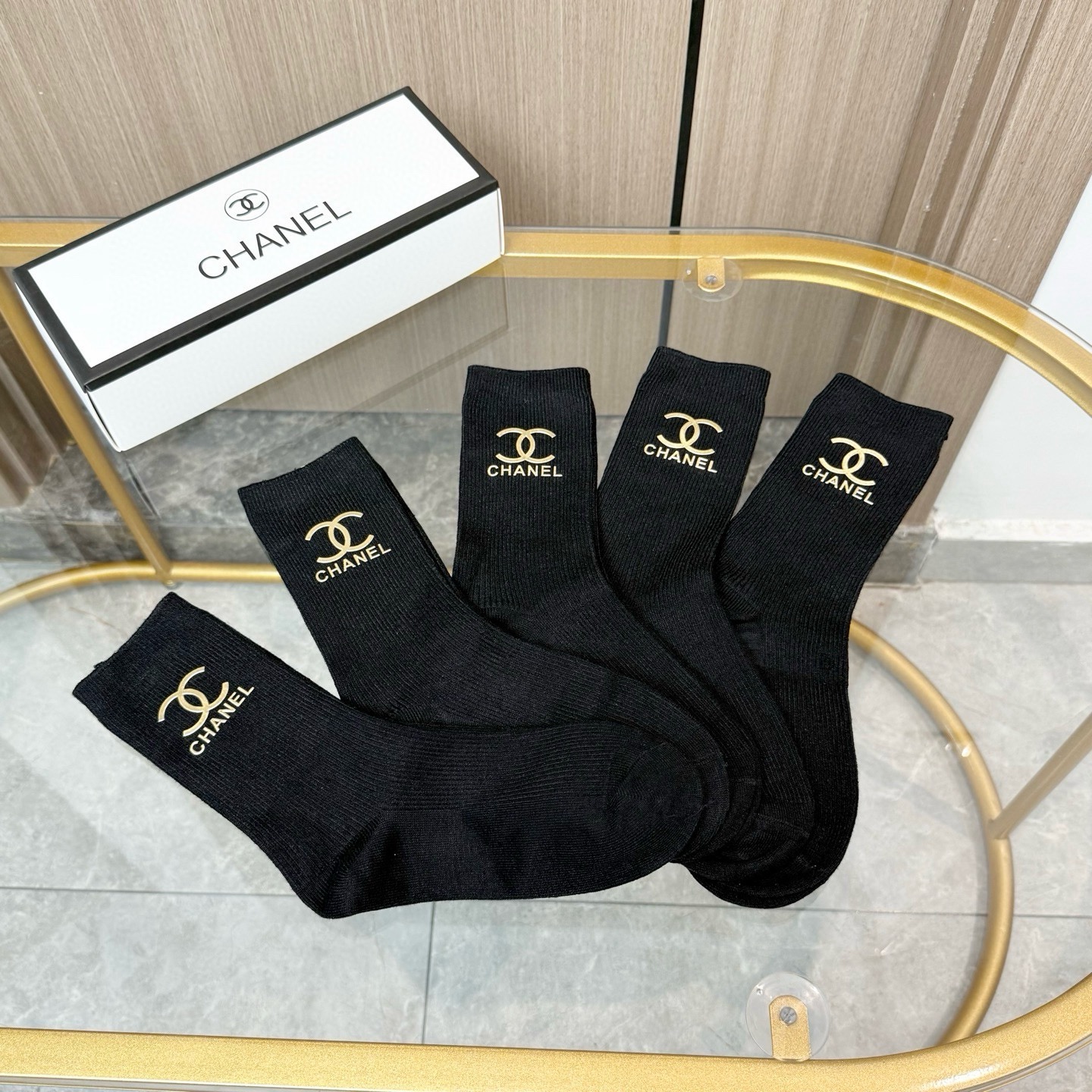 配包装【一盒五双】CHANEL 香奈儿高版本 ～好看到爆炸 CHANEL 袜子。双针烫印羊绒中筒袜，超软
