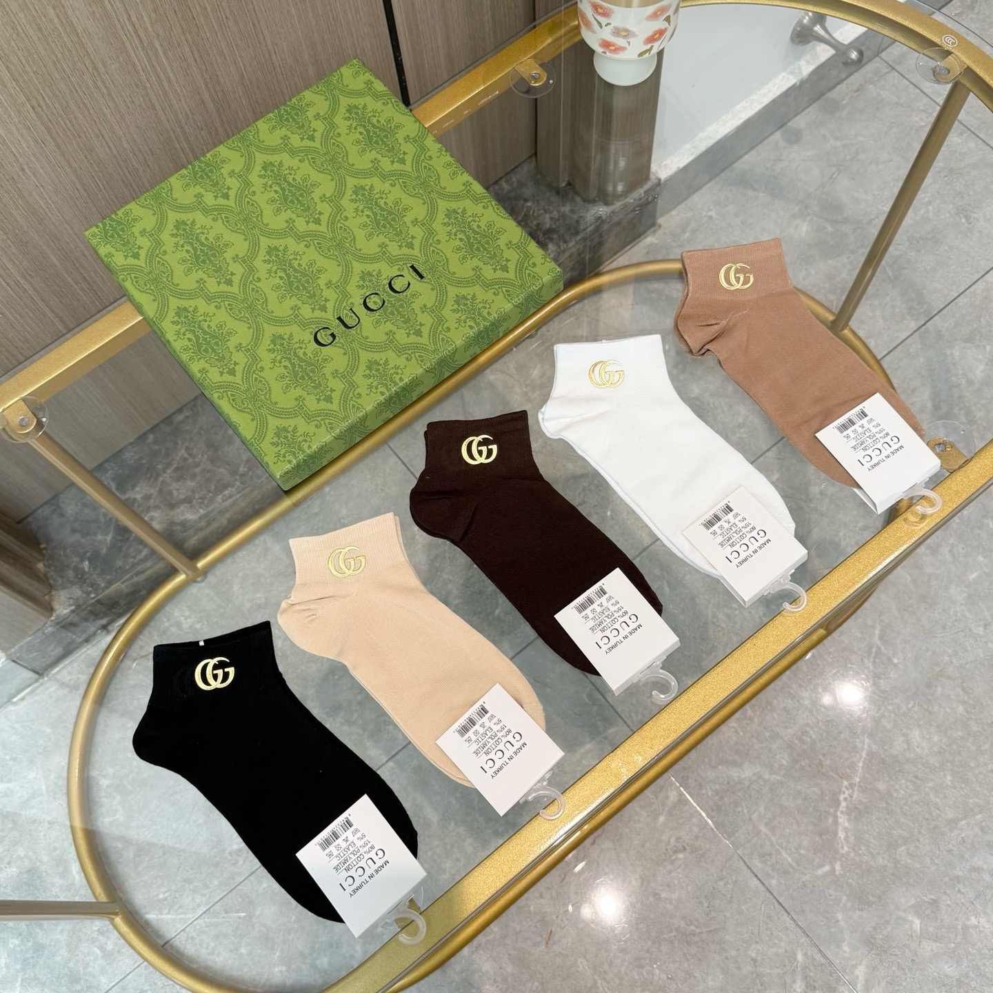 NO:881184,Comes with packaging [five pairs in a box] GUCCI · Gucci GUCCI new hot stamping short-tube socks for men and women at the counter, super classic G family logo, never tired of pure cotton material, double-needle double-way weaving, breathable, soft and comfortable for the feet, all products ready for order, super niceins trendy and popular small items, big names out on the street, fashionable people must have super good-matching socks, stockings, socks, gucci, gucci, socks19860909配包装【一盒五双】GUCCI · 古奇GUCCI家新品烫金短筒男女款袜子专柜同步长袜,超级经典的G家标志百看不厌纯棉材质,双针双路织造,上脚透气柔软舒适,全品相订单,超级niceins潮火爆小单品,大牌出街,潮人必备超好搭袜子,丝袜,袜子,gucci,gucci,socks,accessory