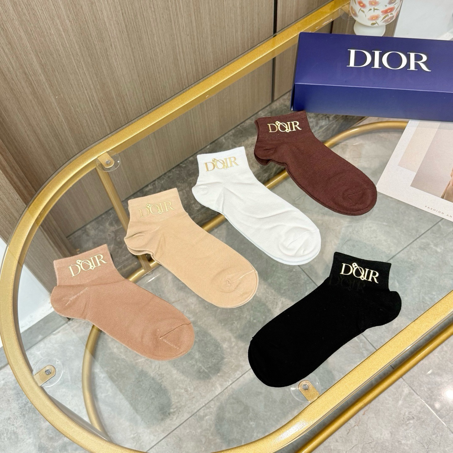 配包装【一盒五双】DIOR · 迪奥❗️DIOR家新品烫金短筒男女款袜子❗️专柜同步长袜，超级经典的小香家标志百看不厌❗