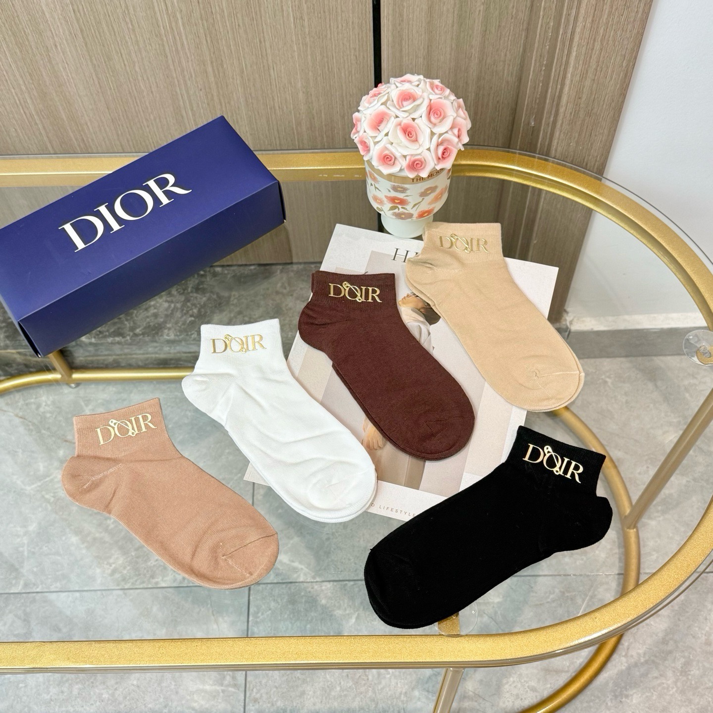 配包装【一盒五双】DIOR · 迪奥❗️DIOR家新品烫金短筒男女款袜子❗️专柜同步长袜，超级经典的小香家标志百看不厌❗