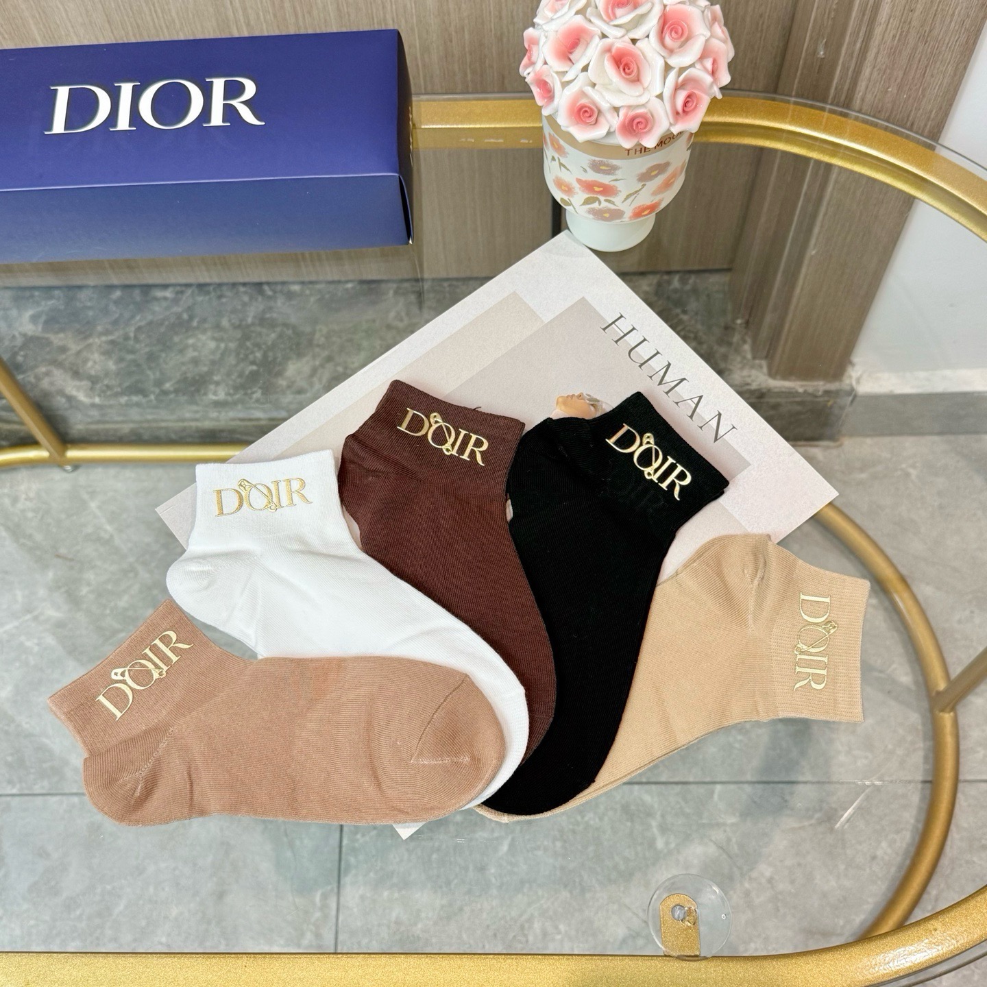 配包装【一盒五双】DIOR · 迪奥❗️DIOR家新品烫金短筒男女款袜子❗️专柜同步长袜，超级经典的小香家标志百看不厌❗
