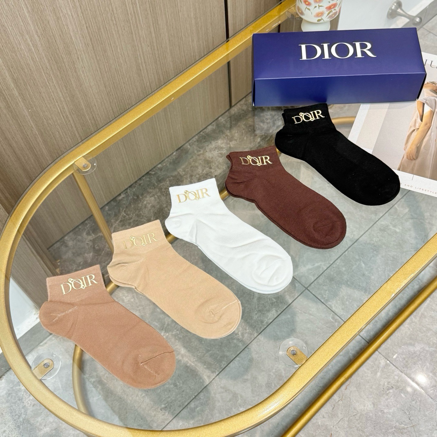 配包装【一盒五双】DIOR · 迪奥❗️DIOR家新品烫金短筒男女款袜子❗️专柜同步长袜，超级经典的小香家标志百看不厌❗