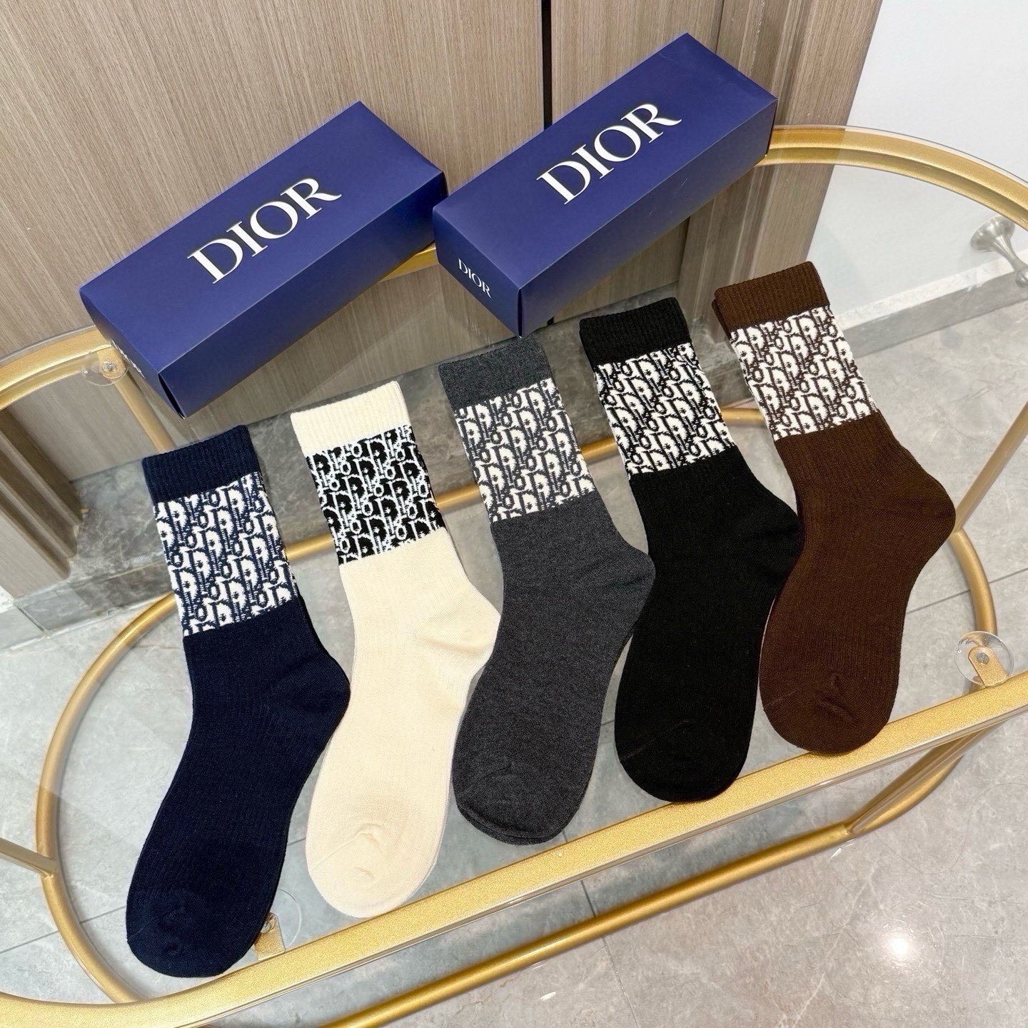 配包装【一盒五双】DIOR 迪奥高版本 ～好看到爆炸 Dior 袜子。提花羊绒袜，超软糯。。潮人必不能少的 Dior 专