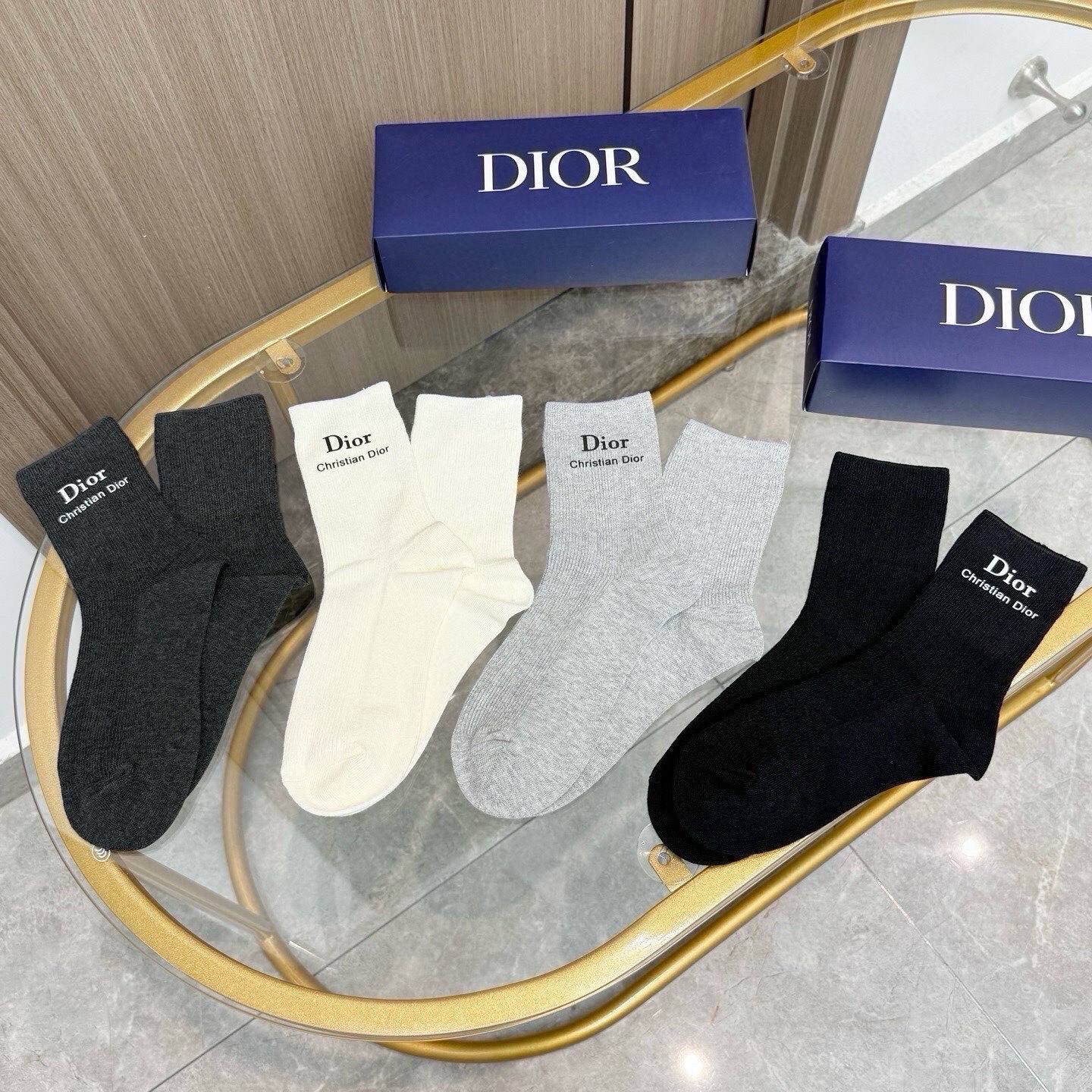 配包装【一盒四双】DIOR 迪奥高版本 ～好看到爆炸 Dior 袜子。双针烫印中筒袜，超软糯。。潮人必不能少的 Dior
