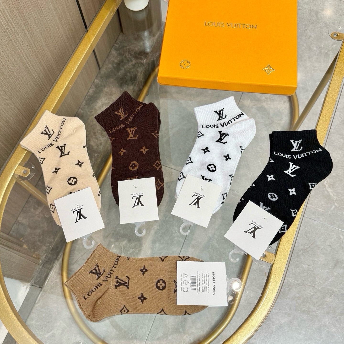 配包装【一盒五双】🌟LV 路易威登 爆款 船袜🌟高版本 ～好看到爆炸 欧美大牌船袜。男女款🌟潮人必不能少的专柜代购品质 
