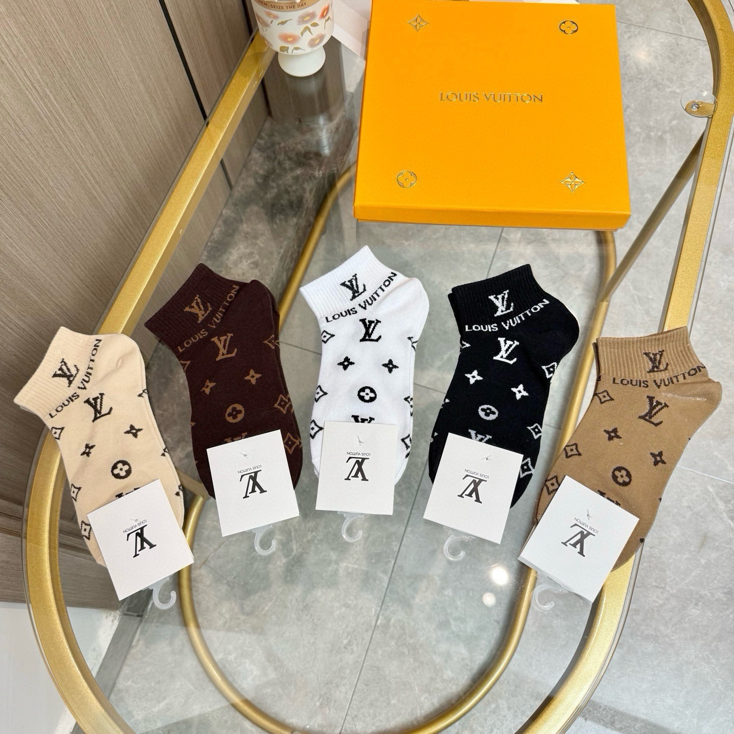 配包装【一盒五双】🌟LV 路易威登 爆款 船袜🌟高版本 ～好看到爆炸 欧美大牌船袜。男女款🌟潮人必不能少的专柜代购品质 