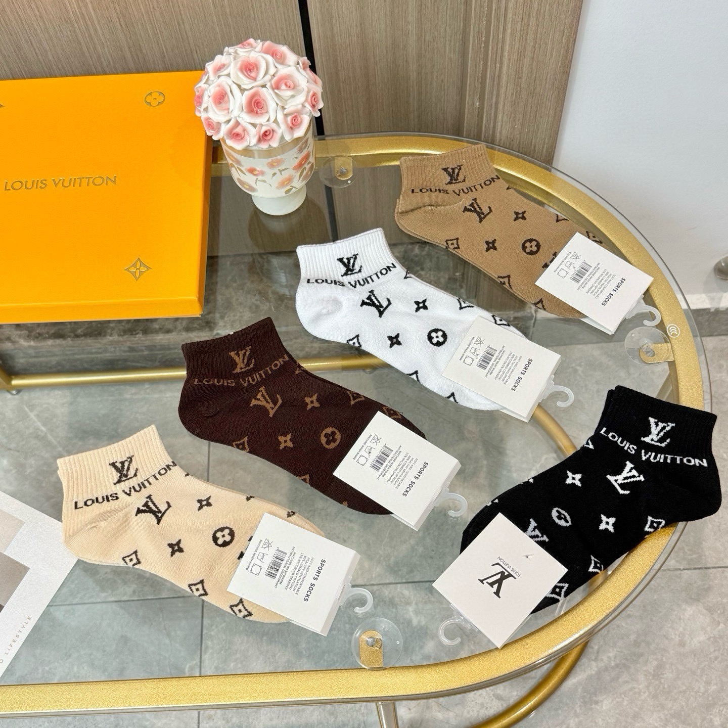 配包装【一盒五双】🌟LV 路易威登 爆款 船袜🌟高版本 ～好看到爆炸 欧美大牌船袜。男女款🌟潮人必不能少的专柜代购品质 