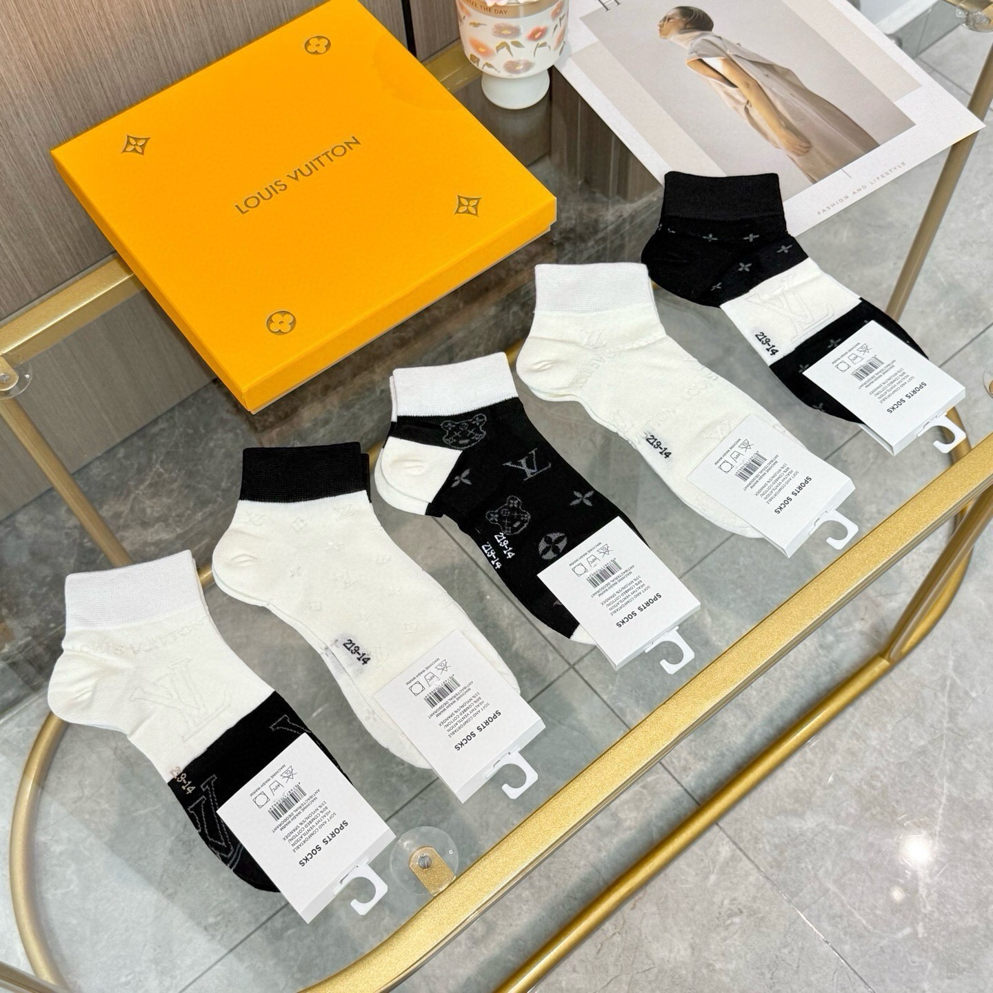 配包装【一盒五双】LV 路易威登ins超火爆小单品，Vintage必备单品竹棉短袜🌟潮人必备 爆款，复古纹身短袜。经典l