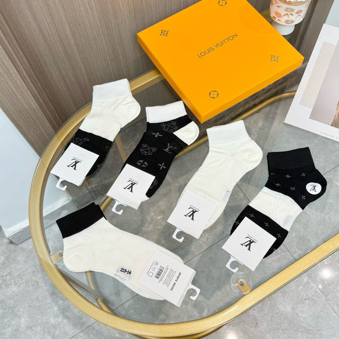配包装【一盒五双】LV 路易威登ins超火爆小单品，Vintage必备单品竹棉短袜🌟潮人必备 爆款，复古纹身短袜。经典l