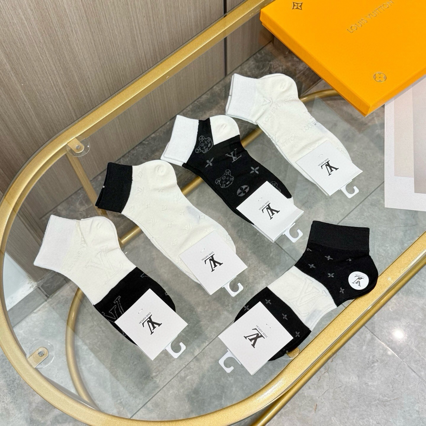 配包装【一盒五双】LV 路易威登ins超火爆小单品，Vintage必备单品竹棉短袜🌟潮人必备 爆款，复古纹身短袜。经典l