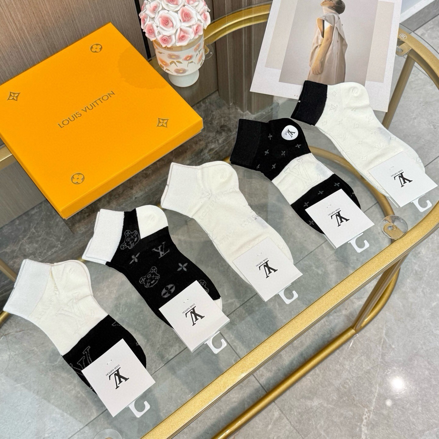 配包装【一盒五双】LV 路易威登ins超火爆小单品，Vintage必备单品竹棉短袜🌟潮人必备 爆款，复古纹身短袜。经典l