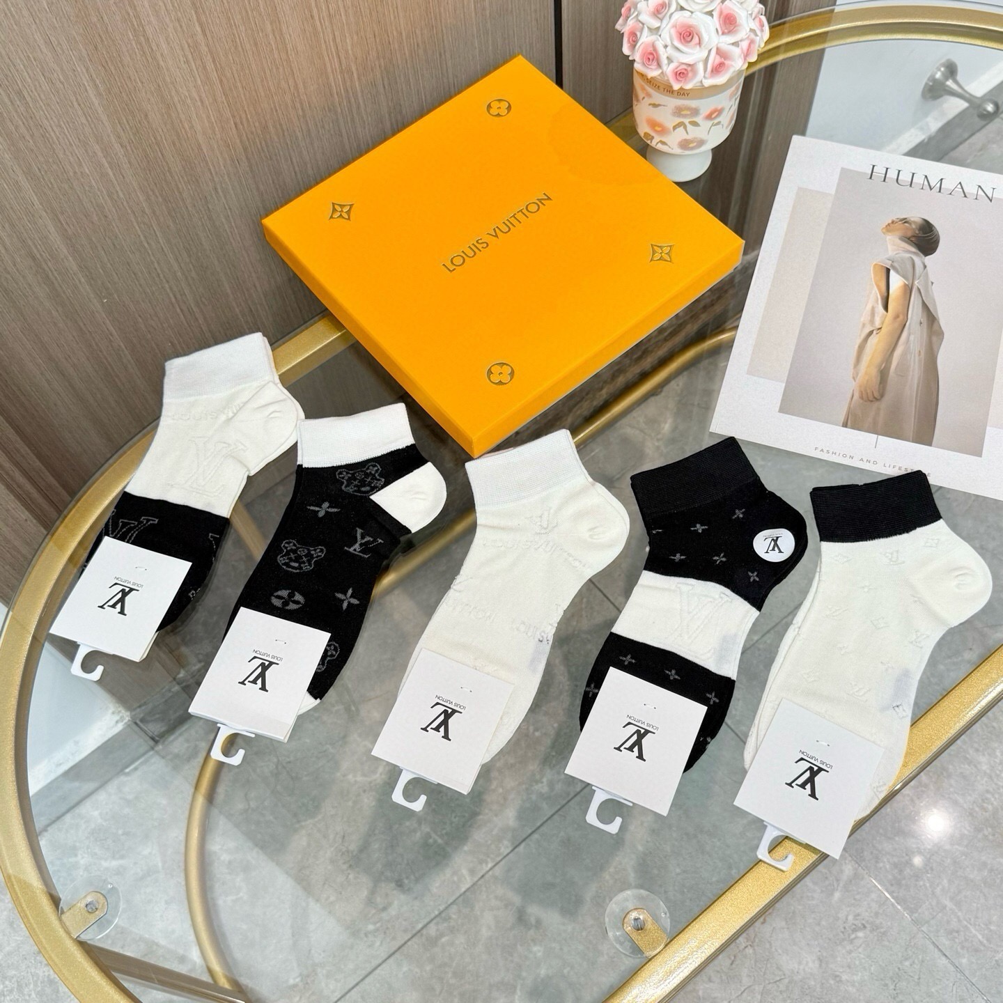 配包装【一盒五双】LV 路易威登ins超火爆小单品，Vintage必备单品竹棉短袜🌟潮人必备 爆款，复古纹身短袜。经典l