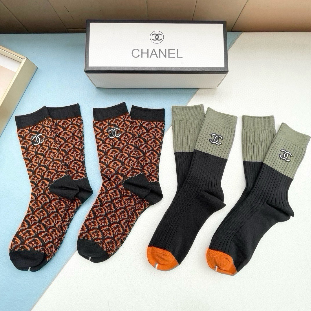 配包装【一盒四双】CHANEL · 香奈儿❗️高品质。超级爆款网红袜子❗️小香家官网同步饰品字母中筒袜，ins明星网红推