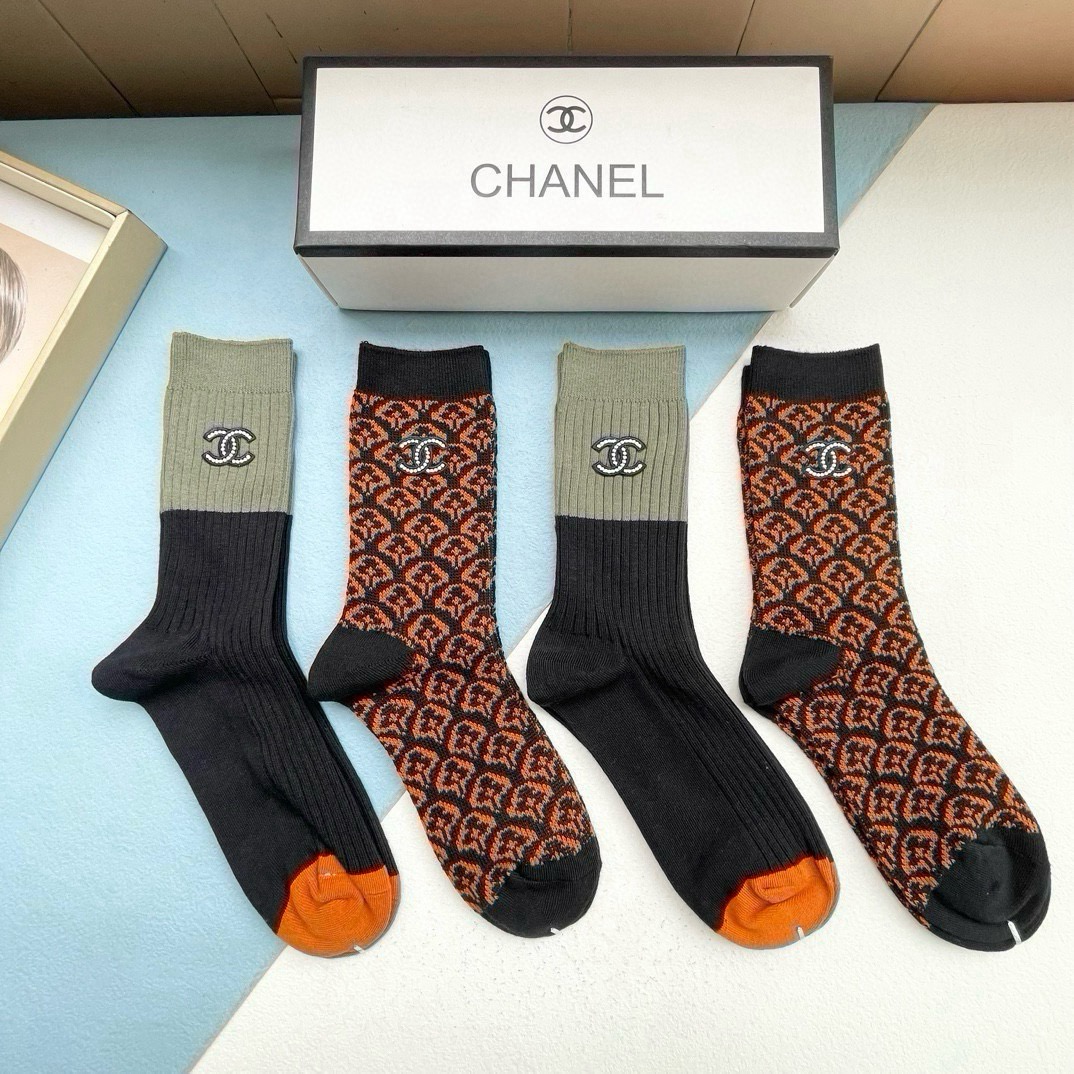 配包装【一盒四双】CHANEL · 香奈儿❗️高品质。超级爆款网红袜子❗️小香家官网同步饰品字母中筒袜，ins明星网红推