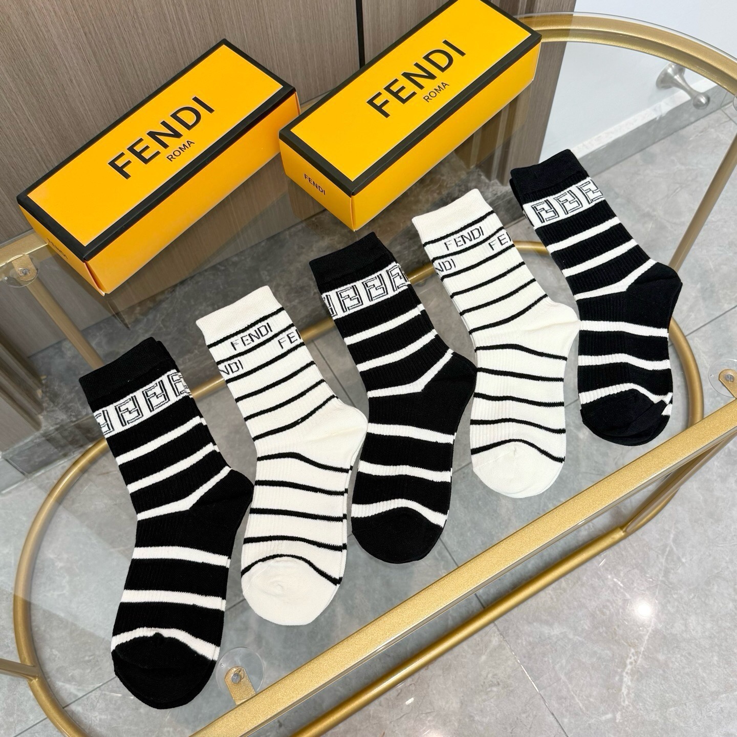 配包装【一盒五双】FENDI · 芬迪❗️大F新品高筒袜子❗️超级经典的双F标志，纯棉材质制造，透气舒适，超级nice❗